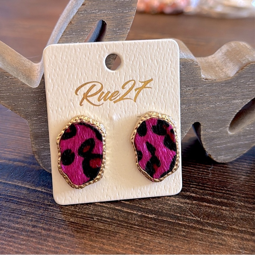🆕🩷RUE27: PINK LEOPARD Print Leatherette Post Stud Earrings